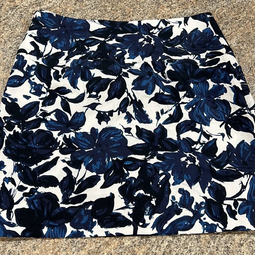 S.C. & Co Skort size medium. - Picture 7 of 9